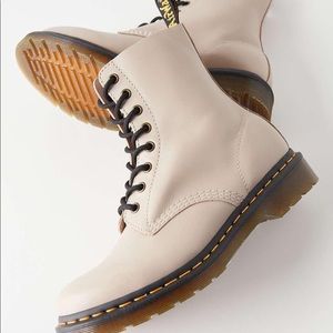 Dr. Martens- 1460 Pascal